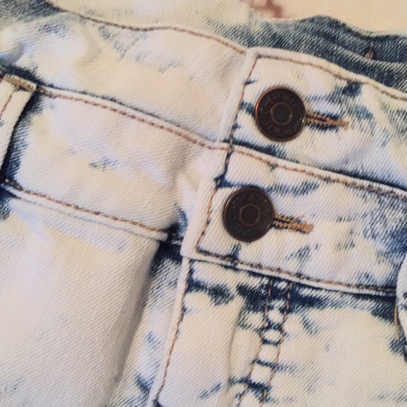 White washed denim shorts - Picture 3 of 4